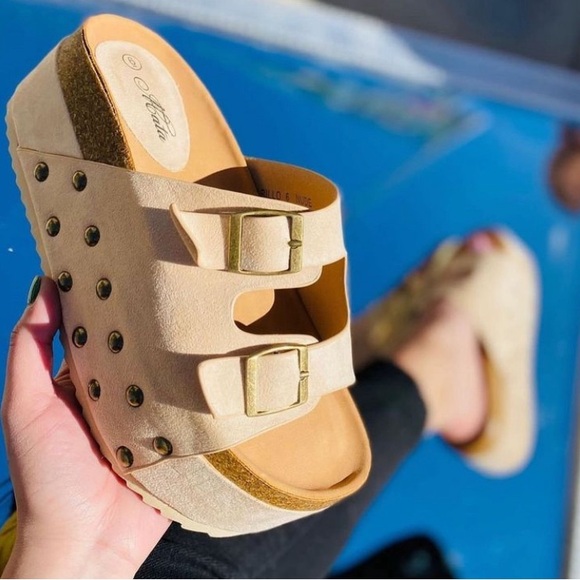 CARILLO NUDE Platform Sandals - Picture 2 of 3